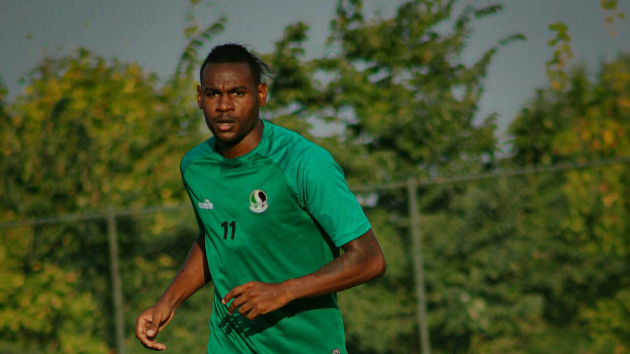 Sakaryaspor'un Fransız futbolcusu Rashad Muhammed trafik kazası geçirdi Sakaryaspor'un Fransız futbolcusu Rashad Muhammed trafik kazası geçirdi
