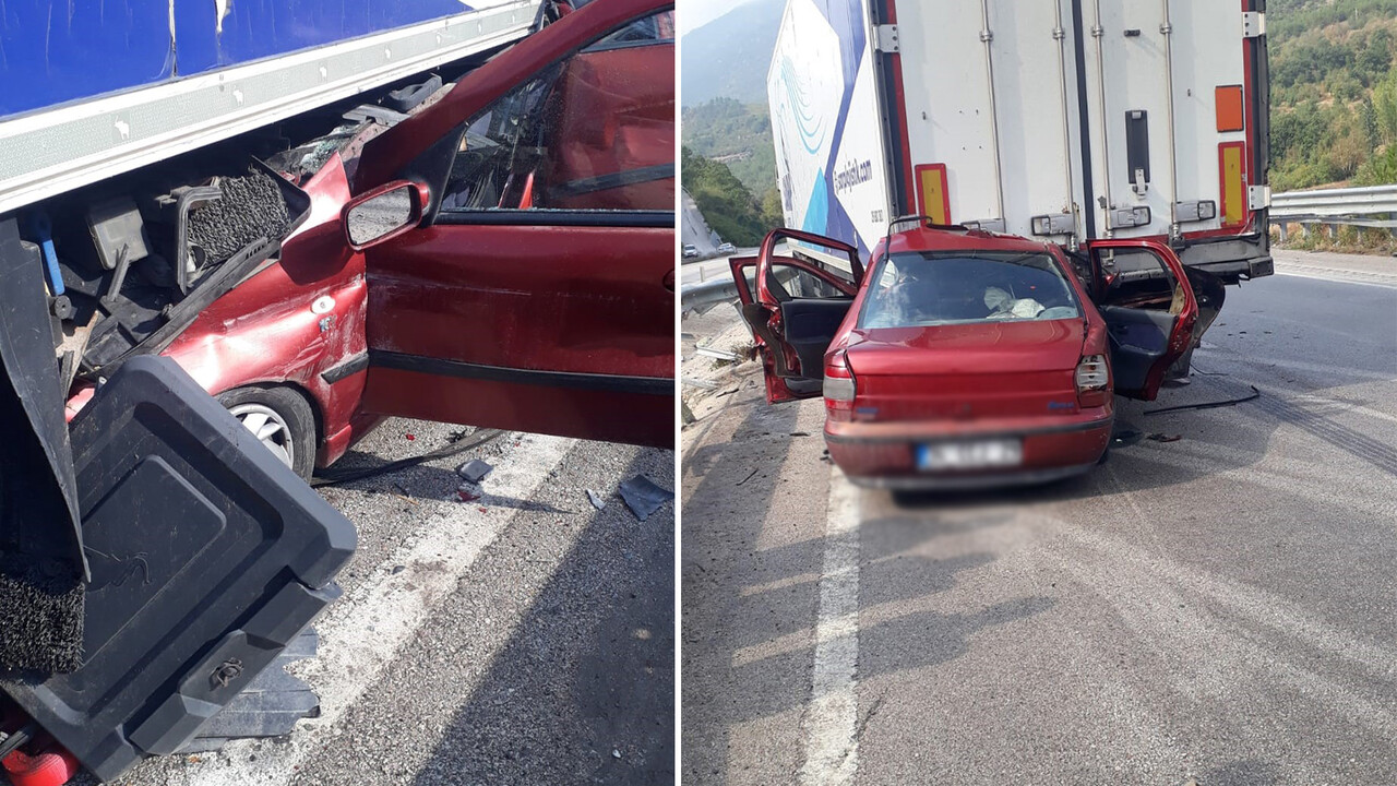 Tokat'ta otomobil tırın altına girdi: 3 ölü Tokat'ta otomobil tırın altına girdi: 3 ölü