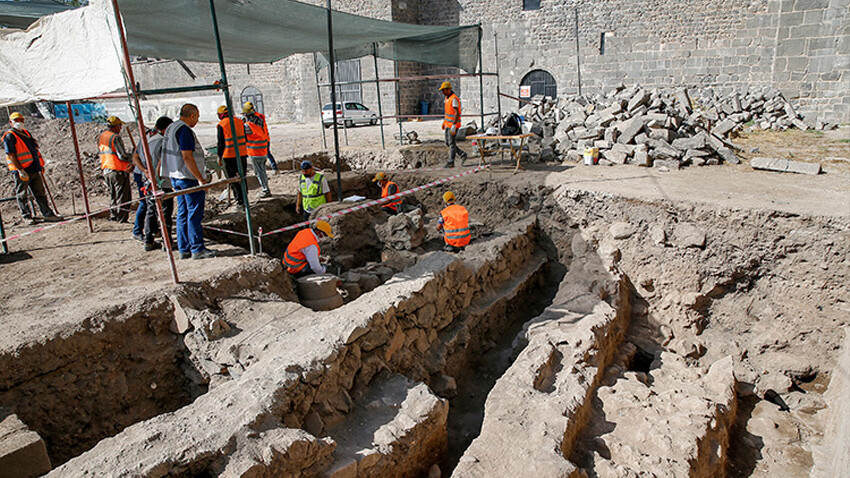 'Diyarbakır'ın kalbi'nde  9 bin yıllık kral yolu ortaya çıkarıldı