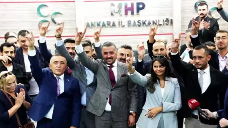 Zafer Partisi'nden MHP'ye katıldılar