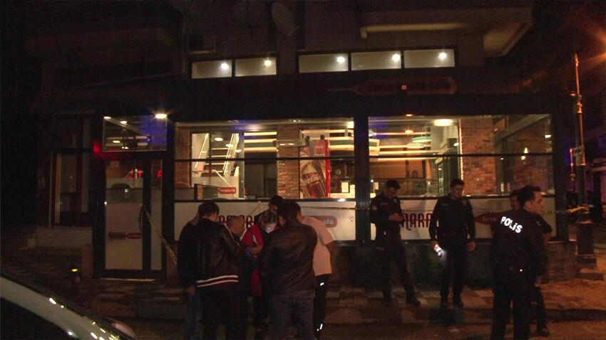 Maltepe'de kafeye silahlı saldırı: İşçiler dehşeti yaşadı Maltepe'de kafeye silahlı saldırı: İşçiler dehşeti yaşadı