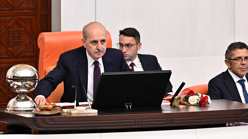 TBMM Başkanı Kurtulmuş hain saldırının tarihine dikkat çekti: Türkiye asla terörün gündemine teslim olmaz Türkiye Büyük Millet Meclisi'ne de oldukça yakın bir konumda bulunan saldırı büyük tepki toplarken, TBMM Başkanı Numan Kurtulmuş, saldırı girişiminin tarihine dikkat çekti.