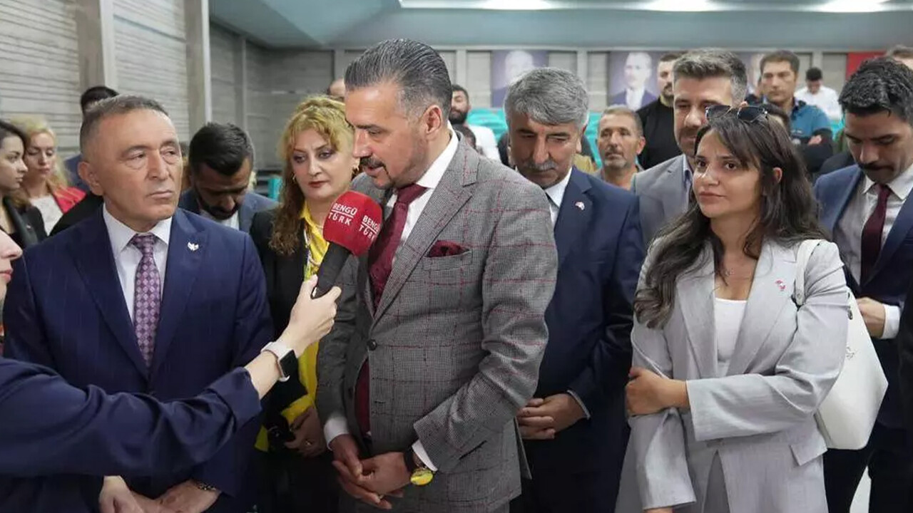 Zafer Partisi'nden istifa etmişlerdi! Hep birlikte MHP'ye katıldılar! Zafer Partisi'nden istifa etmişlerdi! Hep birlikte MHP'ye katıldılar!