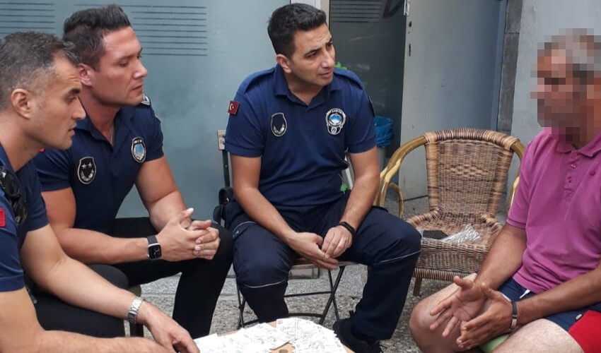 Dilencinin 15 dakikalık kazancına kimse inanamadı! Zabıta oturup saydı Dilencinin 15 dakikalık kazancına kimse inanamadı! Zabıta oturup saydı
