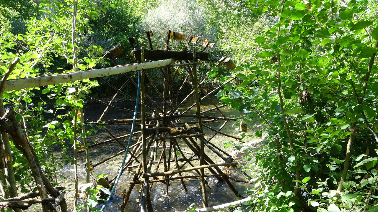 Kurdukları sistem sayesinde sıfır maliyetle üretiyorlar.. Elektrik ve yakıt kullanmıyorlar: Ziyaretçi akınına uğruyor