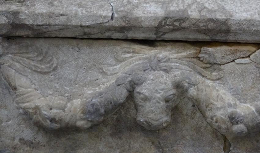 Ekipler halıya sarılı şekilde buldu.. Roma dönemine ait, değeri 400 bin dolar