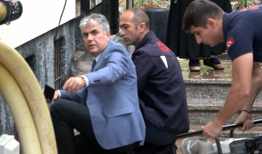 Aksaray’da sel dehşeti! 4 çocuk suyla dolu odada yaşam savaşı verdi Aksaray’da sel dehşeti! 4 çocuk suyla dolu odada yaşam savaşı verdi