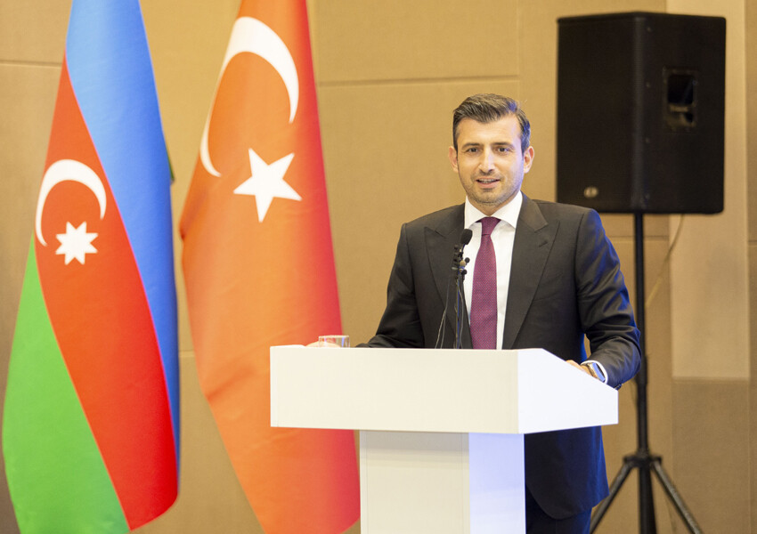 Gardaş Selçuk Bayraktar'a 3'ücü madalyasını taktı