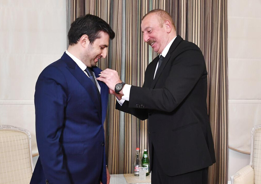 Gardaş Selçuk Bayraktar'a 3'ücü madalyasını taktı