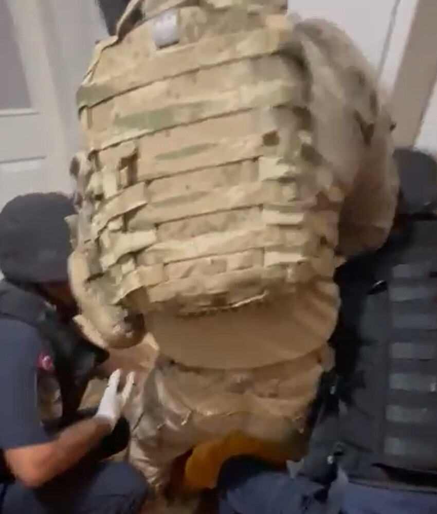 Interpol’ün kırmızı bültenle aradığı şahıs Yalova'da yakalandı