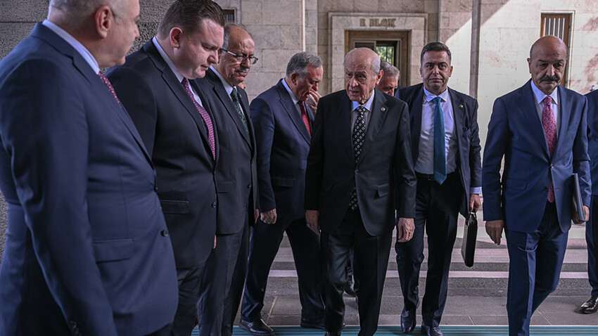 Bahçeli'den İçişleri'ne bombalı saldırı girişimine tepki: Lanetliyorum, soysuzların kökü kurutulacak Devlet Bahçeli Grup Toplantısı öncesi