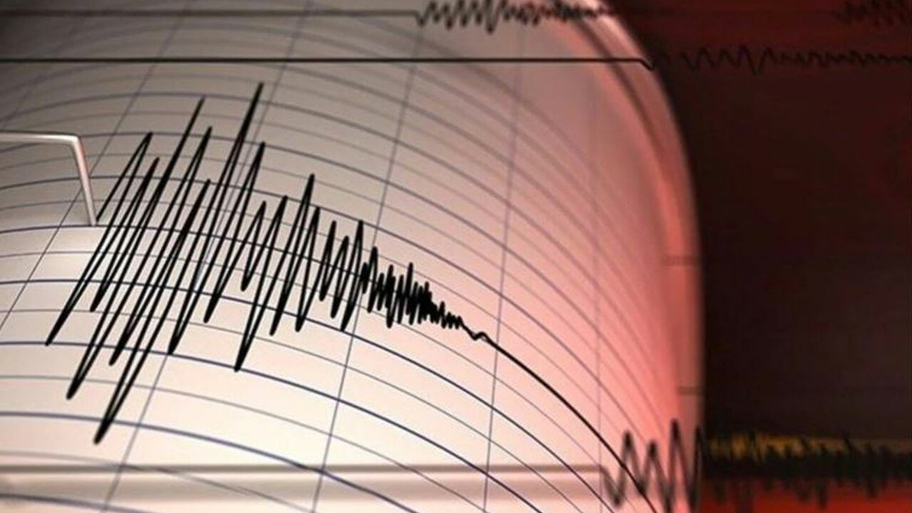 Son dakika: Kahramanmaraş&#039;ta korkutan deprem! Beşik gibi sallandı