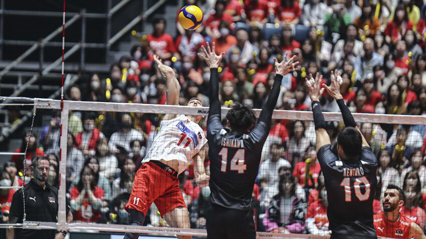 Son dakika haberi: Filenin Efeleri Japonya'ya 3-0 mağlup oldu! Sıradaki rakip Finlandiya  A Milli Erkek Voleybol Takımı, Japonya’da düzenlenen Paris 2024 Olimpiyat Oyunları Elemeleri B Grubu dördüncü maçında ev sahibi Japonya’ya 3-0 mağlup oldu.