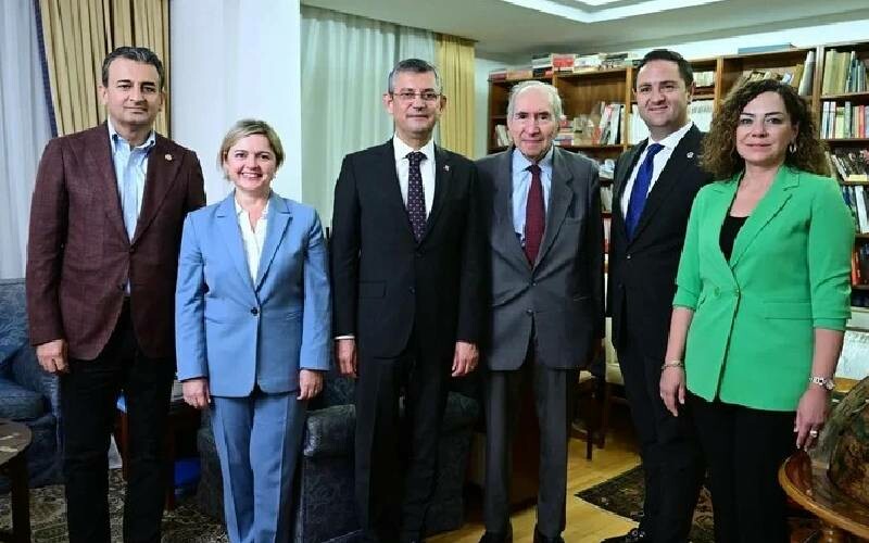 Özgür Özel’den Altan Öymen’e ziyaret: Ufuk turu yaptık Özgür Özel’den Altan Öymen’e ziyaret: Ufuk turu yaptık