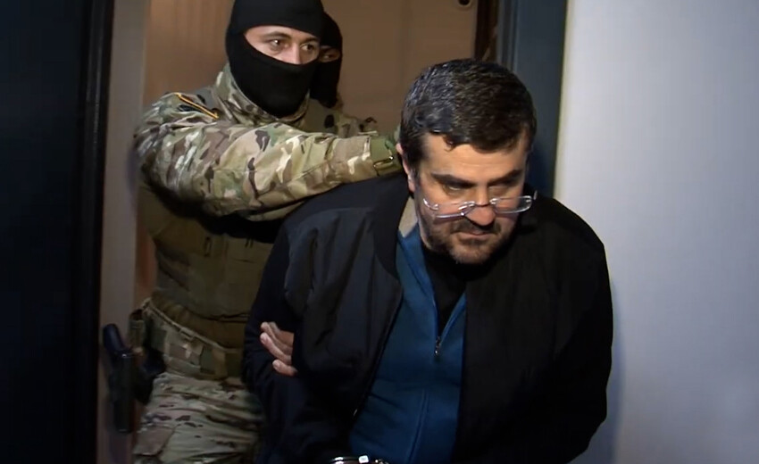 Azerbaycan Harutyunyan'ın görüntülerini paylaştı: Bakü'ye böyle getirildi Azerbaycan Harutyunyan'ın görüntülerini paylaştı: Bakü'ye böyle getirildi