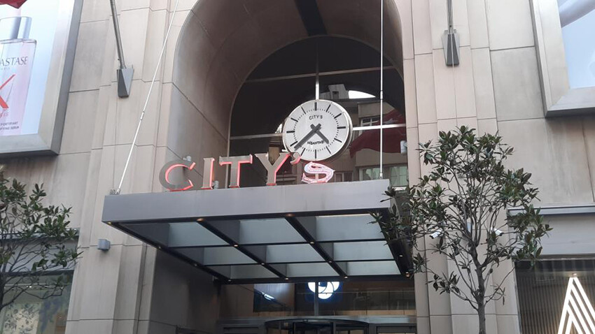 AVM'de dehşet! Balkondan düşen tıp öğrencisi hayatını kaybetti