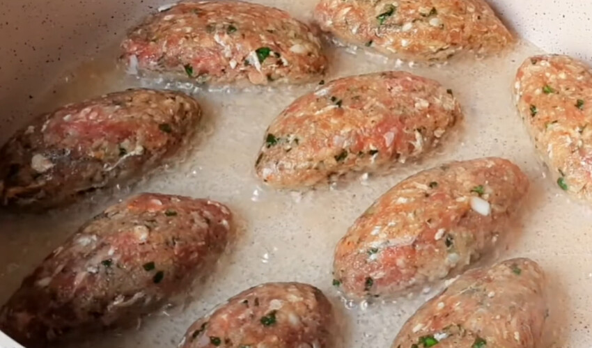Bir damlası bile köfteyi kabartıyor! Balkanlı ustanın sır tarifiyle köfte asla sönmüyor Bir damlası bile köfteyi kabartıyor! Balkanlı ustanın sır tarifiyle köfte asla sönmüyor - 2. Resim