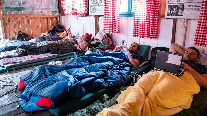'En tembel vatandaş' ünvanı sahiplerini buldu! Yan gelip yatma rekoru kırdılar.. Para ödülünü kazandılar 'En tembel vatandaş' ünvanı sahiplerini buldu! Yan gelip yatma rekoru kırdılar.. Para ödülünü kazandılar
