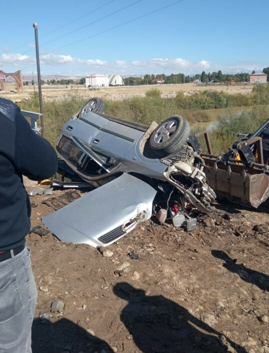 Kontrolden çıkan otomobil takla attı! Ölü ve yaralı var Muş-kaza