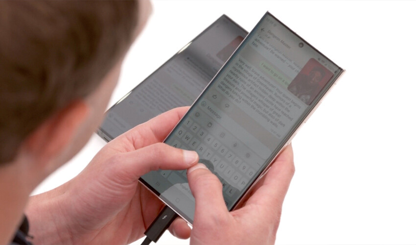 Mark Zuckerberg'in kullandığı telefon