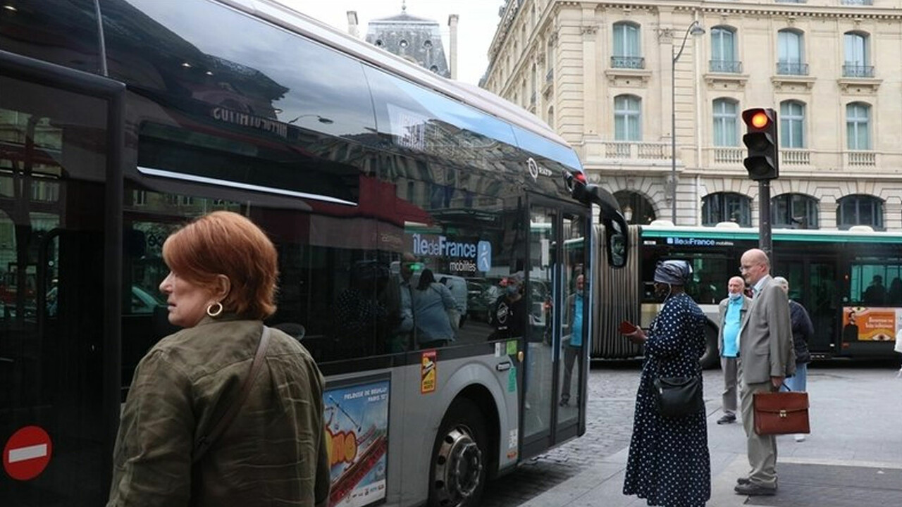 Fransa&#039;da hayat tamamen durdu! Anlaşma sağlanamadı