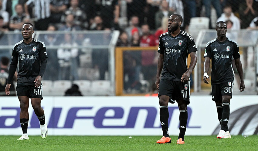 Tüpraş Stadyumu'nda korku dolu anlar! Beşiktaşlı taraftar mağlubiyet sonrası çatıya çıktı Beşiktaş