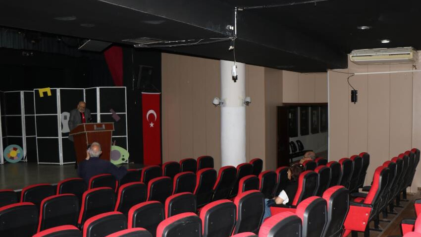 Kılıçdaroğlu’na karşı adaylığını açıkladı, salonu görünce şoke oldu: CHP’nin 6 oku kırılmış durumda Kılıçdaroğlu’na karşı adaylığını açıkladı, salonu görünce şoke oldu: CHP’nin 6 oku kırılmış durumda