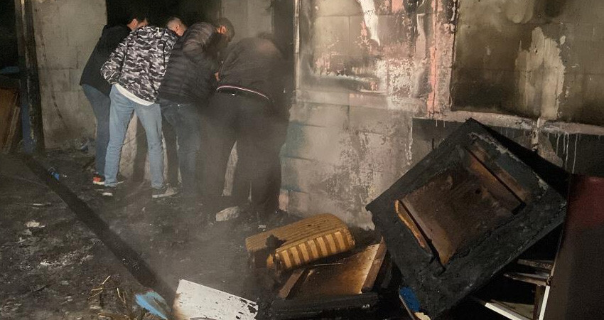 Avcılar'da gece saatlerinde yangın paniği!  Kullanılamaz hale geldi Avcılar'da gece saatlerinde yangın paniği!  Kullanılamaz hale geldi