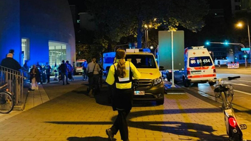 Almanya'da bomba paniği: İnsanlar camiye sığındı Almanya- cami-bomba-2