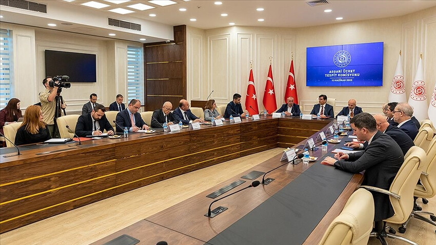Asgari ücrete yeni zam formülü! Hesaplamalar başladı: Minimum tutar ortaya çıktı Asgari ücrete yeni zam formülü! Hesaplamalar başladı: Minimum tutar ortaya çıktı