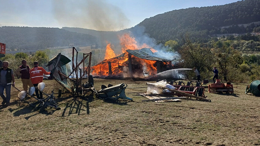Karabük'te esrarengiz yangınlar: 2 günde tam 9 defa... Karabük'te esrarengiz yangınlar: 2 günde tam 9 defa...