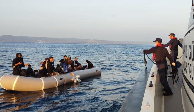 Ayvalık’ta Yunanistan&#039;ın geri ittiği 34 göçmen kurtarıldı