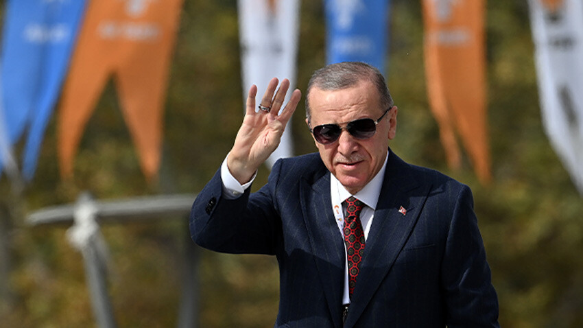 Son dakika haberi! AK Parti'nin büyük kongresinde Erdoğan'dan emeklilere ara zam müjdesi AK Parti'nin yeni kadrolarının belirleneceği 4'üncü Olağanüstü Kongre Ankara'da başladı