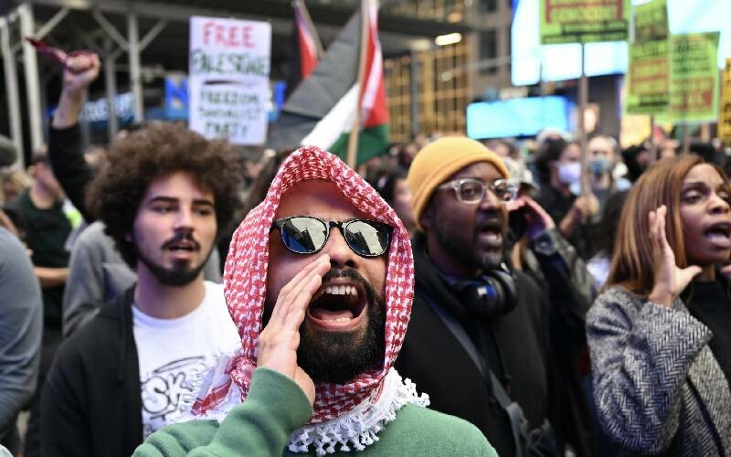 Savaş Amerika'ya sıçradı! İsrail ve Filistin destekçileri New York'ta karşı karşıya geldi Savaş Amerika'ya sıçradı! İsrail ve Filistin destekçileri New York'ta karşı karşıya geldi