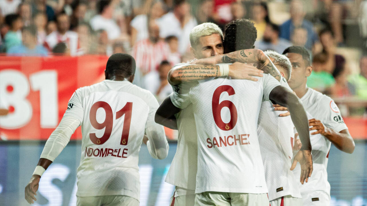 Süperstar İcardi! Galatasaray deplasmanda Antalya'yı geçti Süperstar İcardi! Galatasaray deplasmanda Antalya'yı geçti