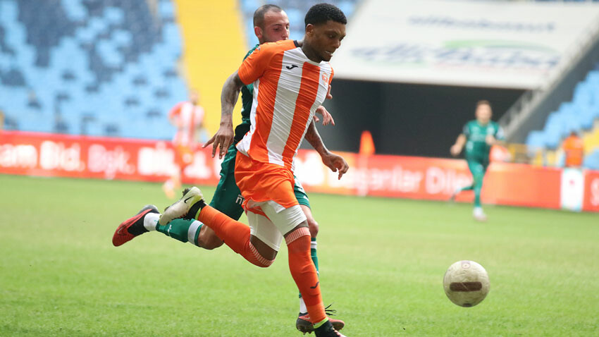 Junior Fernandes'ten hat-trick! Adanaspor - Giresunspor (4-2 ÖZET) Junior Fernandes'ten hat-trick! Adanaspor - Giresunspor (4-2 ÖZET)