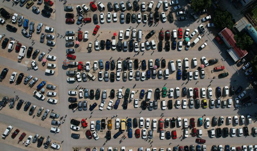 Önüne gelen al-satçı oldu: İkinci el oto pazarı sinek avlıyor Önüne gelen al-satçı oldu: İkinci el oto pazarı sinek avlıyor