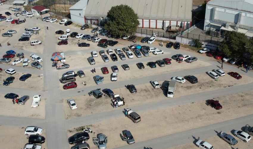 Önüne gelen al-satçı oldu: İkinci el oto pazarı sinek avlıyor Önüne gelen al-satçı oldu: İkinci el oto pazarı sinek avlıyor