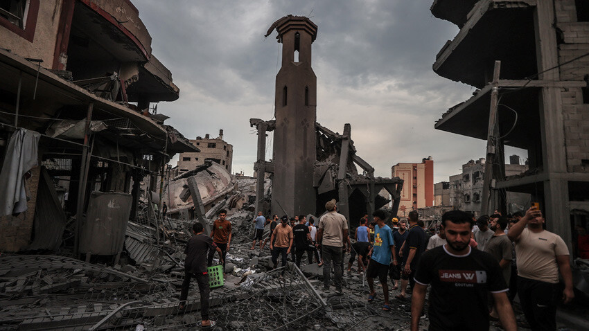 Son dakika haberi: İsrail'den bir gecede 500 saldırı! Gazze Şeridi ablukaya alınacak İsrail ordusunun Gazze Şeridi'ne yönelik saldırıları gece boyu sürdü. 500'den fazla hava saldırısının düzenlendiği belirtilirken, bir camii de bombaların hedefi oldu.