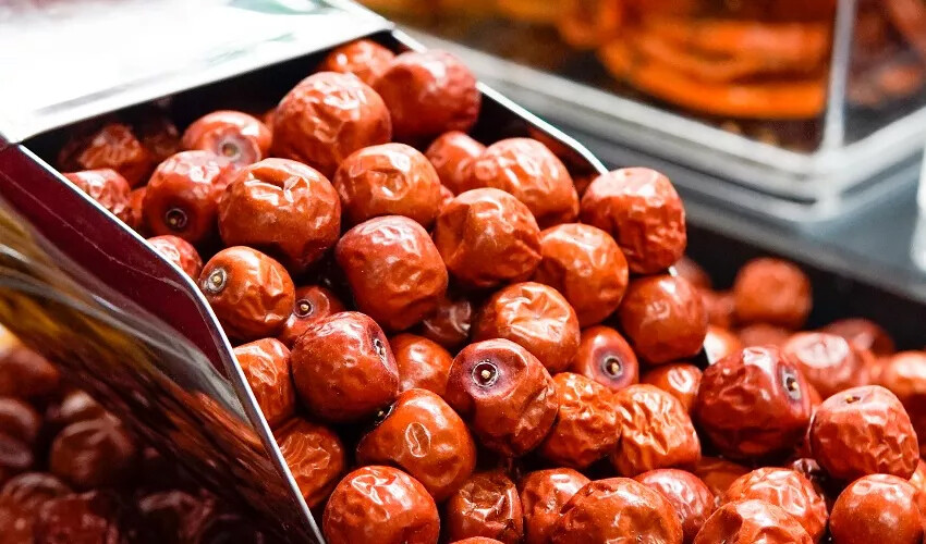 Limondan 20 kat fazla C vitamini içeriyor! Tam bir şifa deposu: Fiyatı düştü vatandaş pazara akın etti