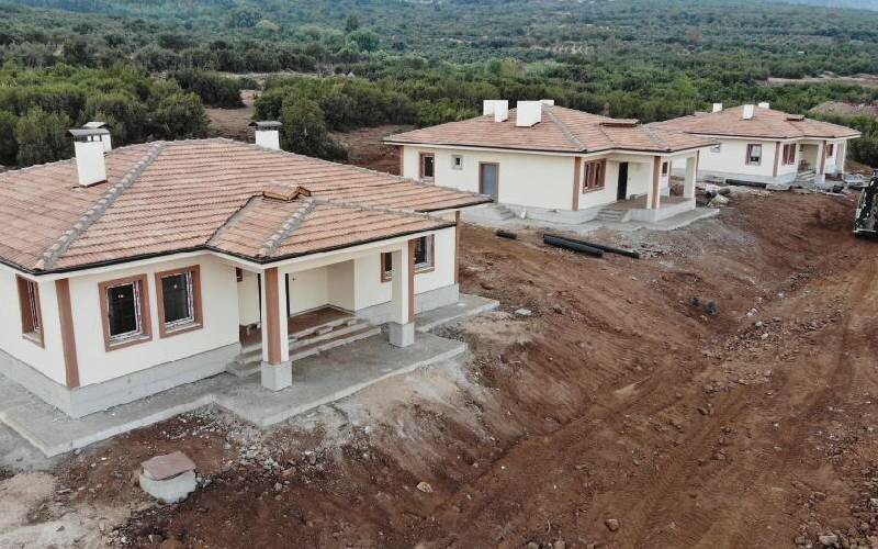 Enkaz kentte sevinç gözyaşı! Hatay’da deprem konutları için kura çekildi Enkaz kentte sevinç gözyaşı! Hatay’da deprem konutları için kura çekildi