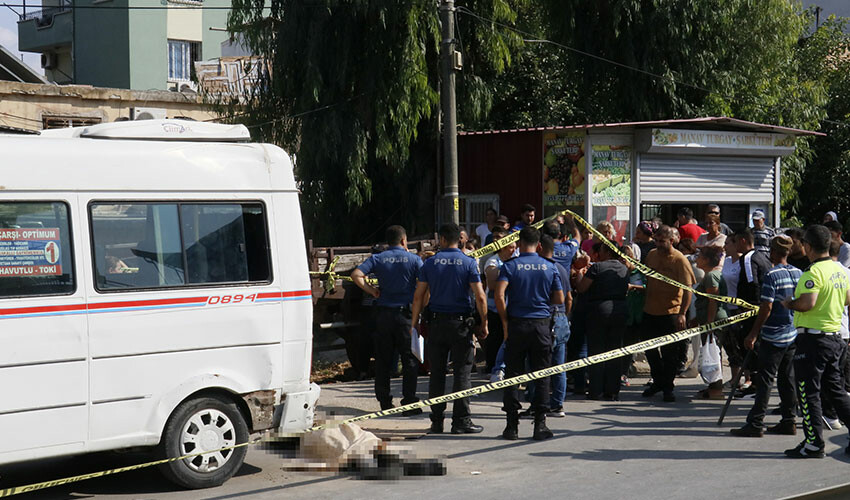 Adana'da dehşet veren motosiklet kazası: 1 ölü, 1 yaralı Adana'da dehşet veren motosiklet kazası: 1 ölü, 1 yaralı
