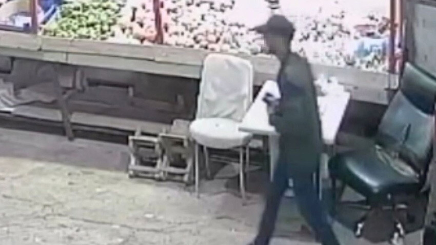 Görülmemiş hırsızlık: Şarj kablolarıyla birlikte çalıp kaçtı