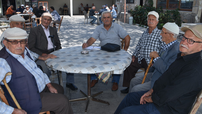 Filmlere konu olur! Dava açıldığında 28 yaşındaydı, 58 yıldır çözüm bekliyor İzmir'in bir mahallesi tam 58 yıldır süren davanın sonuçlanmasını bekliyor.