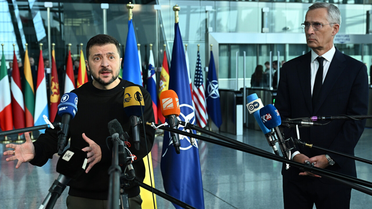 Ukrayna lideri Zelenski'den sürpriz adım! NATO karargahına geldi Ukrayna lideri Zelenski'den sürpriz adım! NATO karargahına geldi
