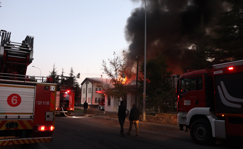 Son dakika: Kayseri'de fabrikada büyük yangın: Onlarca itfaiye sevk edildi Son dakika: Kayseri'de fabrikada büyük yangın: Onlarca itfaiye sevk edildi