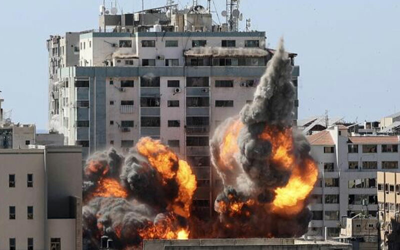 İsrail, Gazze'de çok sayıda binayı hedef aldı