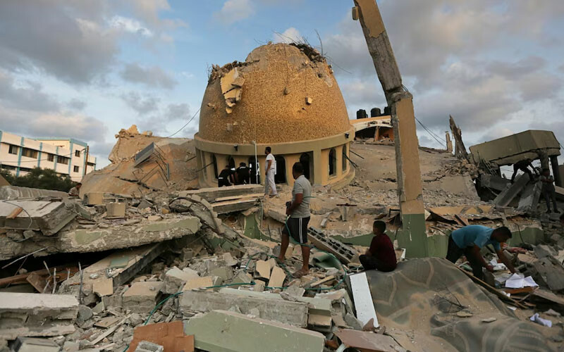 İsrail saldırıları sonucunda Gazze'de yıkılan bir cami