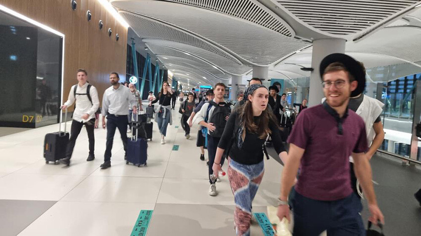 İsrail'den kalkan son uçaklar İstanbul'a indi