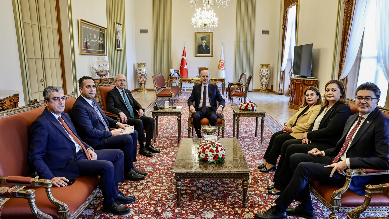 Kılıçdaroğlu'ndan Kurtulmuş'a ziyaret: Yeni anayasaya vurgusu dikkat çekti Kılıçdaroğlu'ndan Kurtulmuş'a ziyaret: Yeni anayasaya vurgusu dikkat çekti